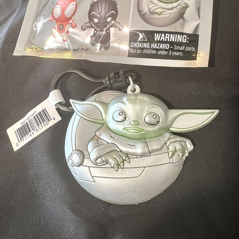 Disney 100 Platinum * Silver Baby Yoda Grogu Clip Blind Bag Monogram Keychain - Picture 2 of 8